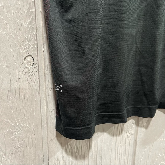 Lululemon Men’s Shirt size XL - Picture 5 of 5